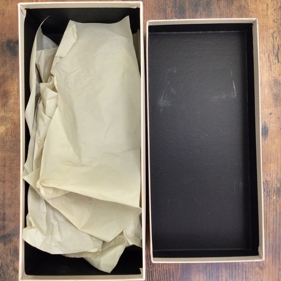 AUTHENTIC BURBERRY BOX - Picture 2 of 4